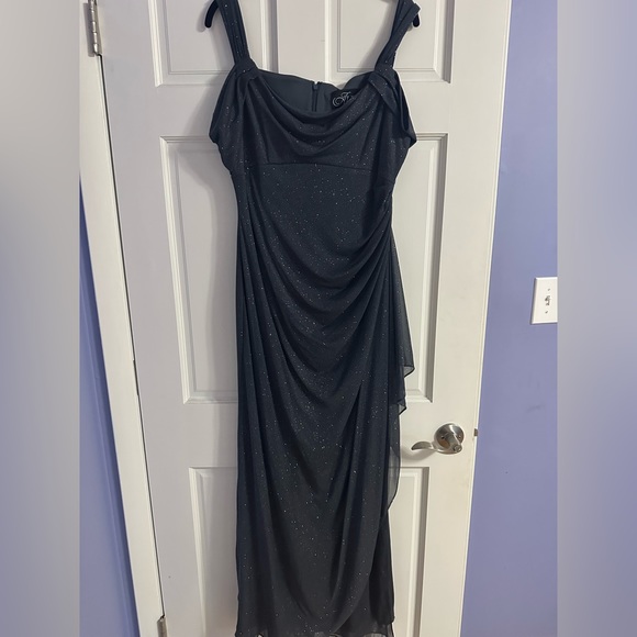 ALEX EVENINGS Cold-Shoulder Draped Metallic Gown - Picture 7 of 7